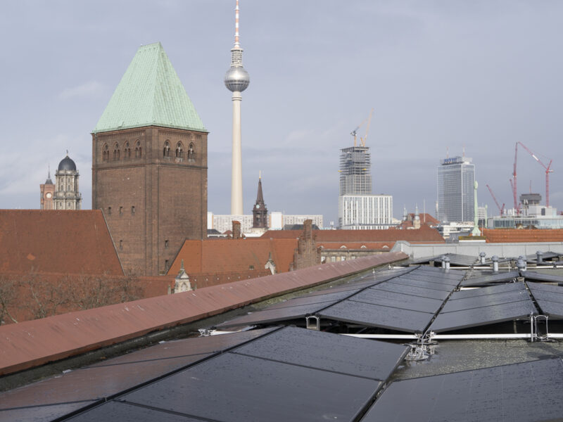 Photovoltaikanlage auf dem Dach der PHB